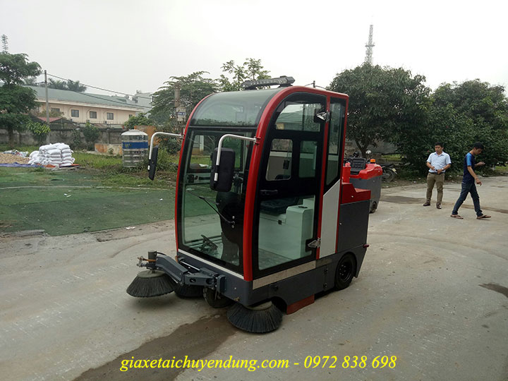 xe quét rác nhà xưởng
