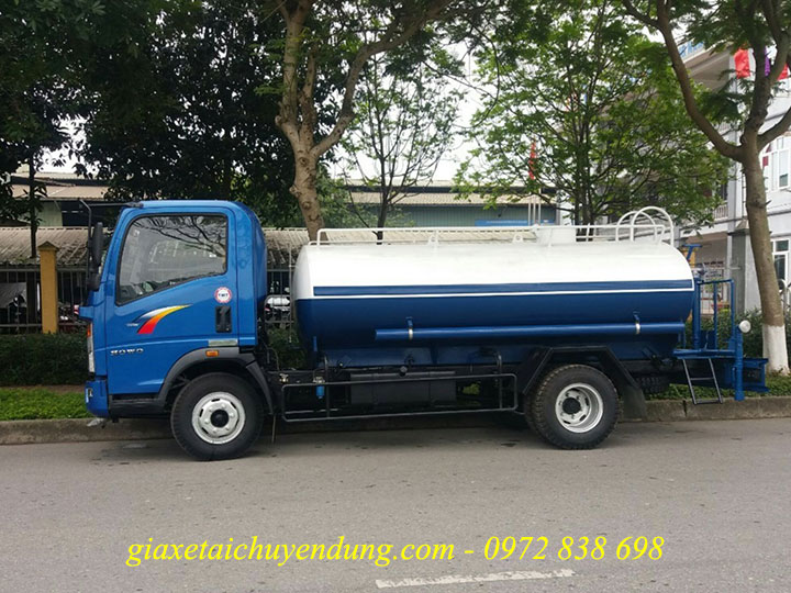 xe phun nước rửa đường howo 6 khối