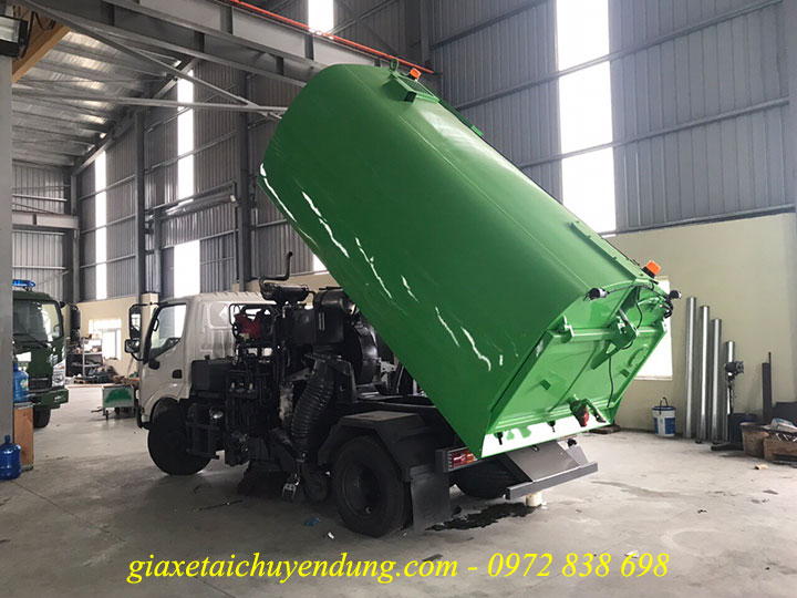 xe quét đường hút bụi 3 khối hino